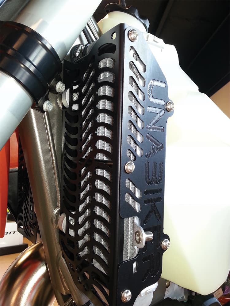 RADIATOR GUARD (BLACK)