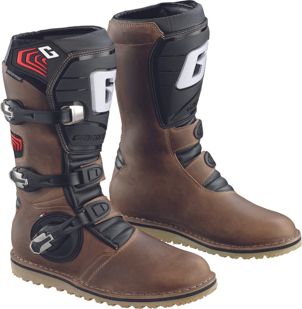 BALANCE OILED BOOTS SZ 10