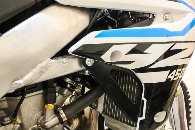 Works Radiator Brace Black Yamaha