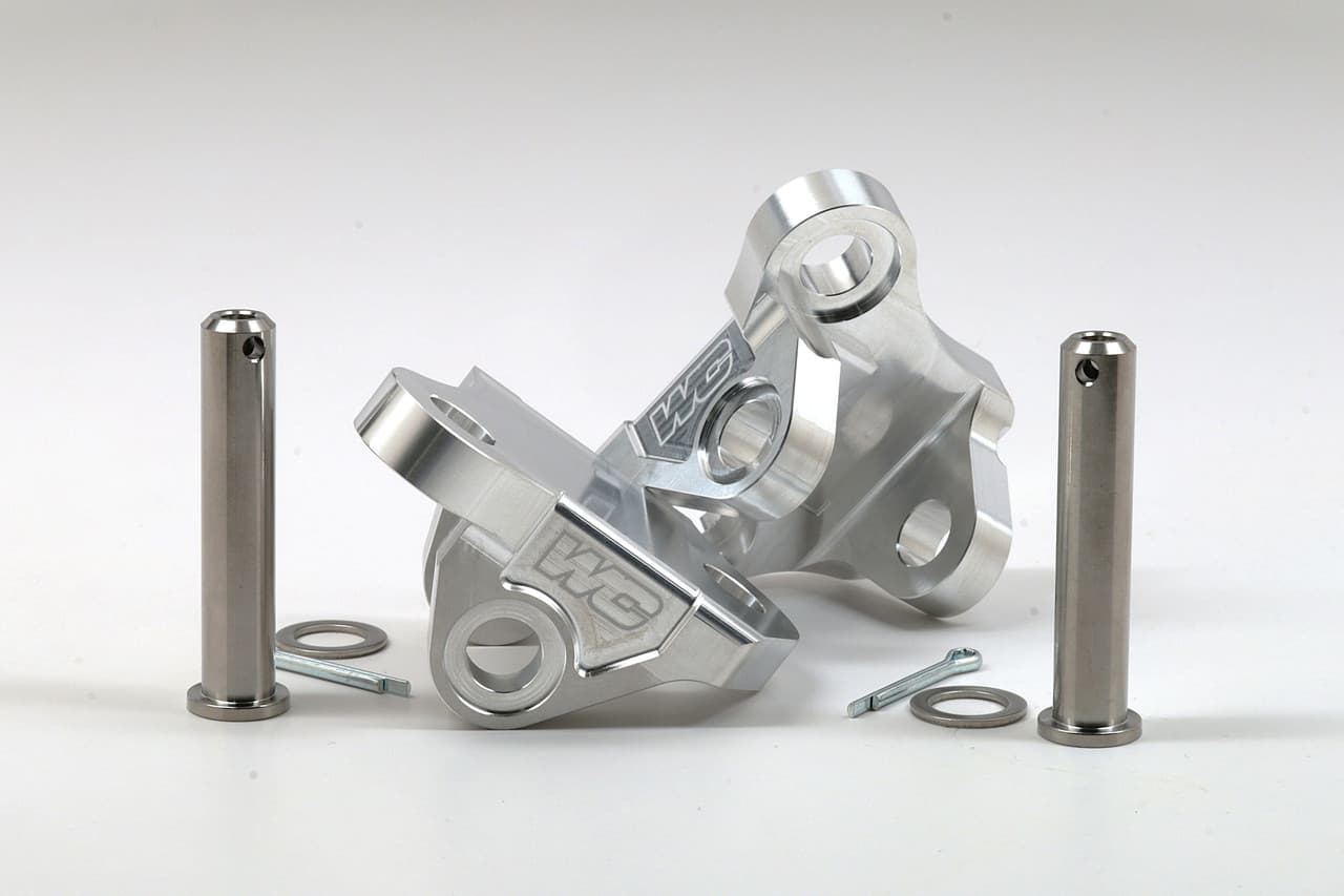 ALUMINUM FOOT PEG MOUNTS YZ 2 STROKES