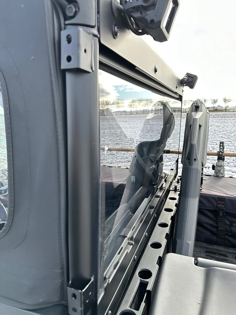 REAR WINDSHIELD PANEL POL